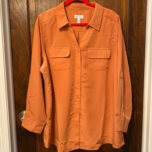 Denim & Co roll tab sleeve button front soft silky tunic. Size 1X